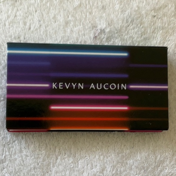 SET OF 2 ITEMS KEVIN AUCOIN AND MAGIC MOSAIC NIP - Picture 3 of 3